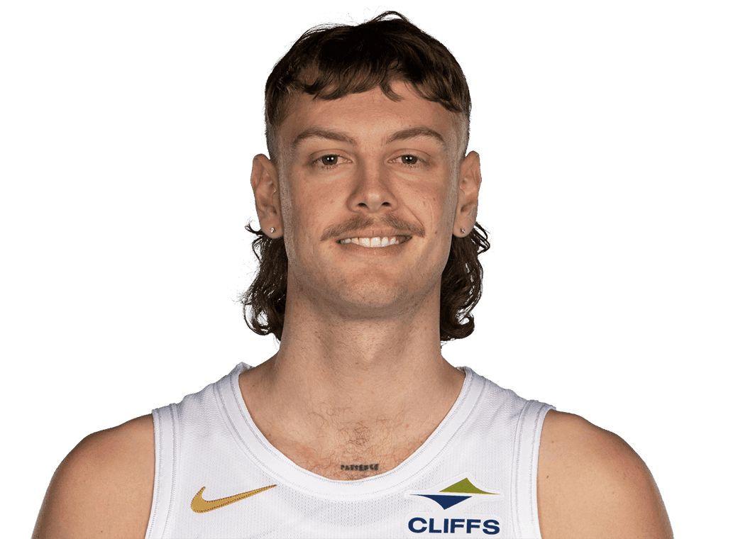 Luke Travers headshot